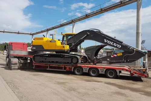 Седельный тягач со спецтралом Volvo FH 6×4 + трал OZGUL